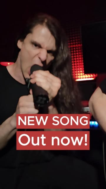 ⚠️ OUR NEW SONG ⚠️ Writing about depression doesn't mean your songs can't be upbeat and have engery. 🔥 CURTAIN CALL ist the perfect example: Never have we sounded more energetic, despite the text bein…