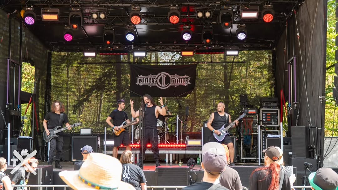 CALIBRE INFINITE eröffnen das Trafostation 61-Festival mit ordentlicher Wucht und ernsten Themen. Ein Startschuss der hängen bleibt. 

Foto: Ken Remer / Konzertmedien.de 

#Festival #Trafostation #Wal…