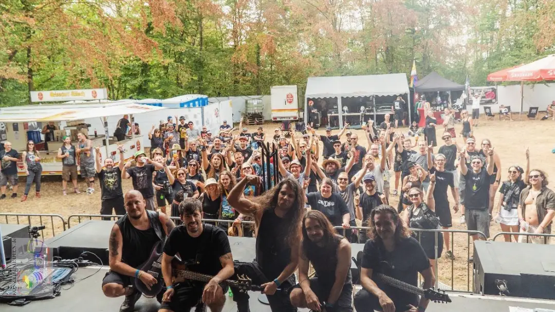 Das war richtig geil @trafostation61_festival ! 🔥
Gestern hatten wir die große Ehre das Festival als Opener bespielen zu dürfen. Und was soll man sagen: Alle die zu dieser frühen Uhrzeit auf dem Gelän…