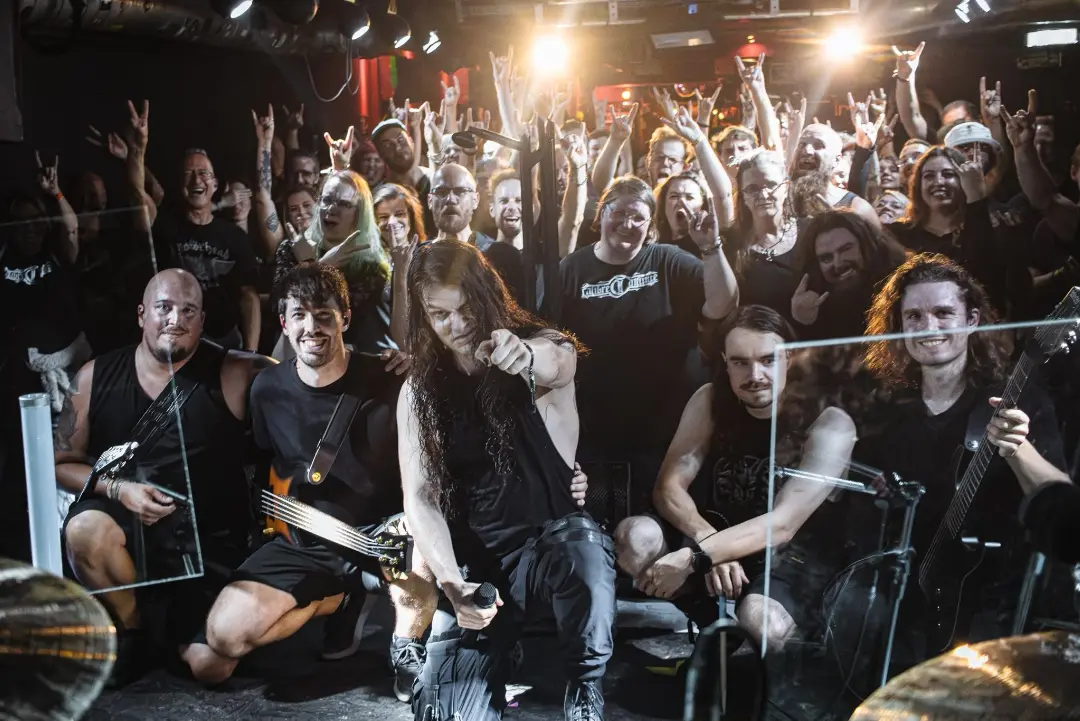 Was war da los @mtc_cologne ? 🤯
Absolut heftig, was ihr da im Publikum abgerissen habt! Krasse Energie von Anfang bis Ende und so viele schöne Begegnungen danach! 🔥 Danke euch allen für diesen besonde…