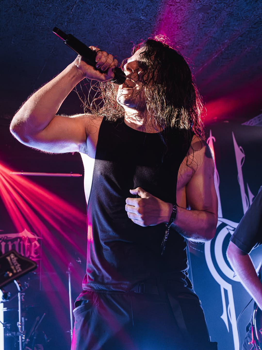 Hallöchen du lieber Mensch!
.
Am Samstag den 22. August 2026 hatten @calibre_infinite einen Auftritt im @mtc_cologne in Köln. Ich war mit dabei und habe Bilder für euch gemacht. 😁
.
Mehr zu dem Auftri…